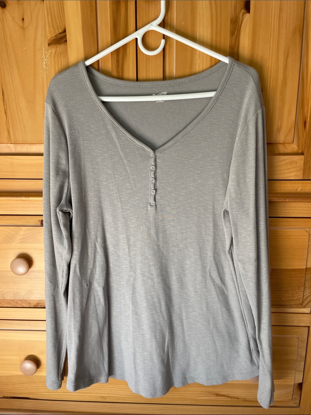 NWOT Duluth Trading Co Gray Long-Sleeve V-Neck Henley